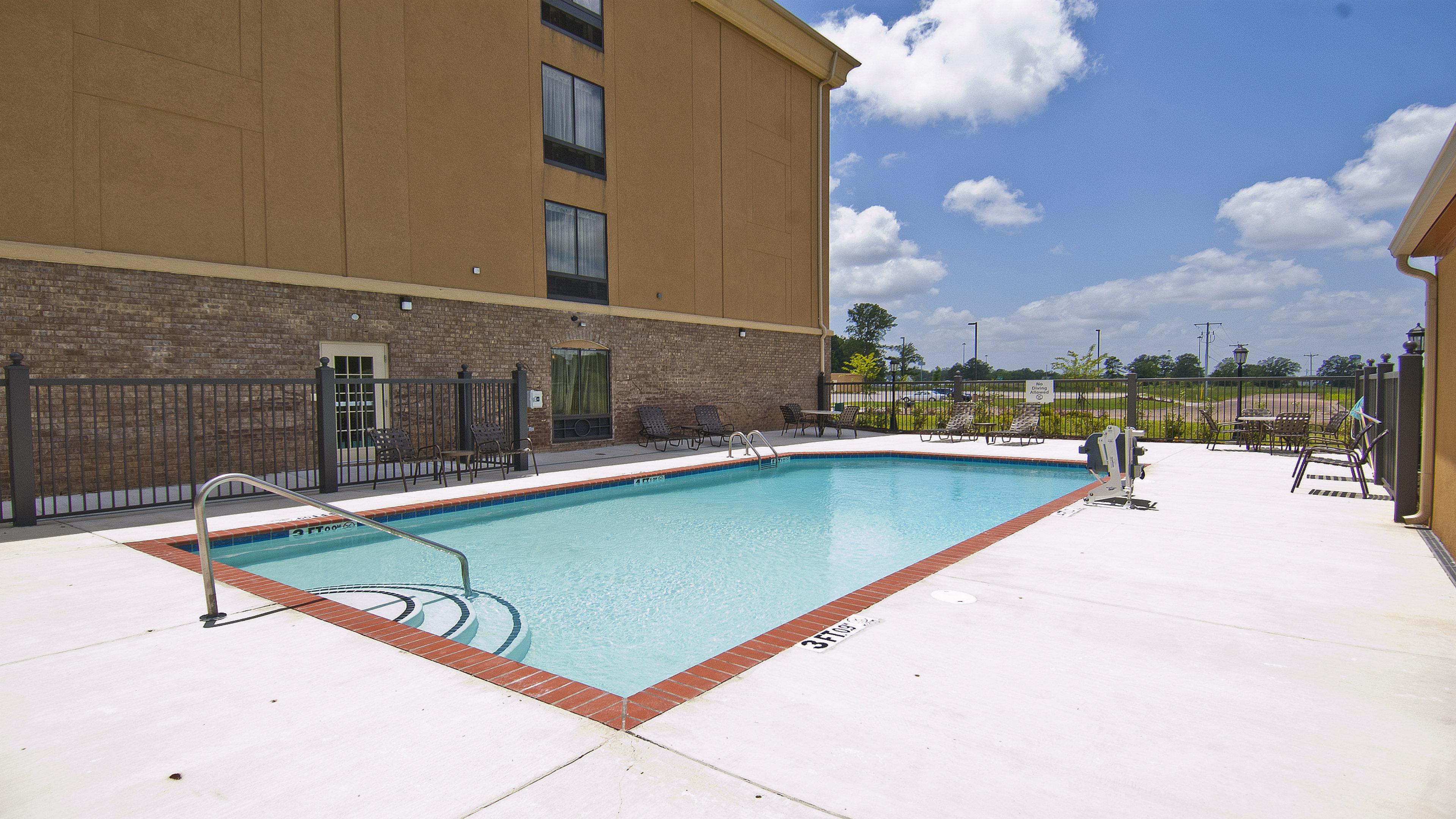 Holiday Inn Express & Suites Jackson/Pearl International Airport Екстер'єр фото