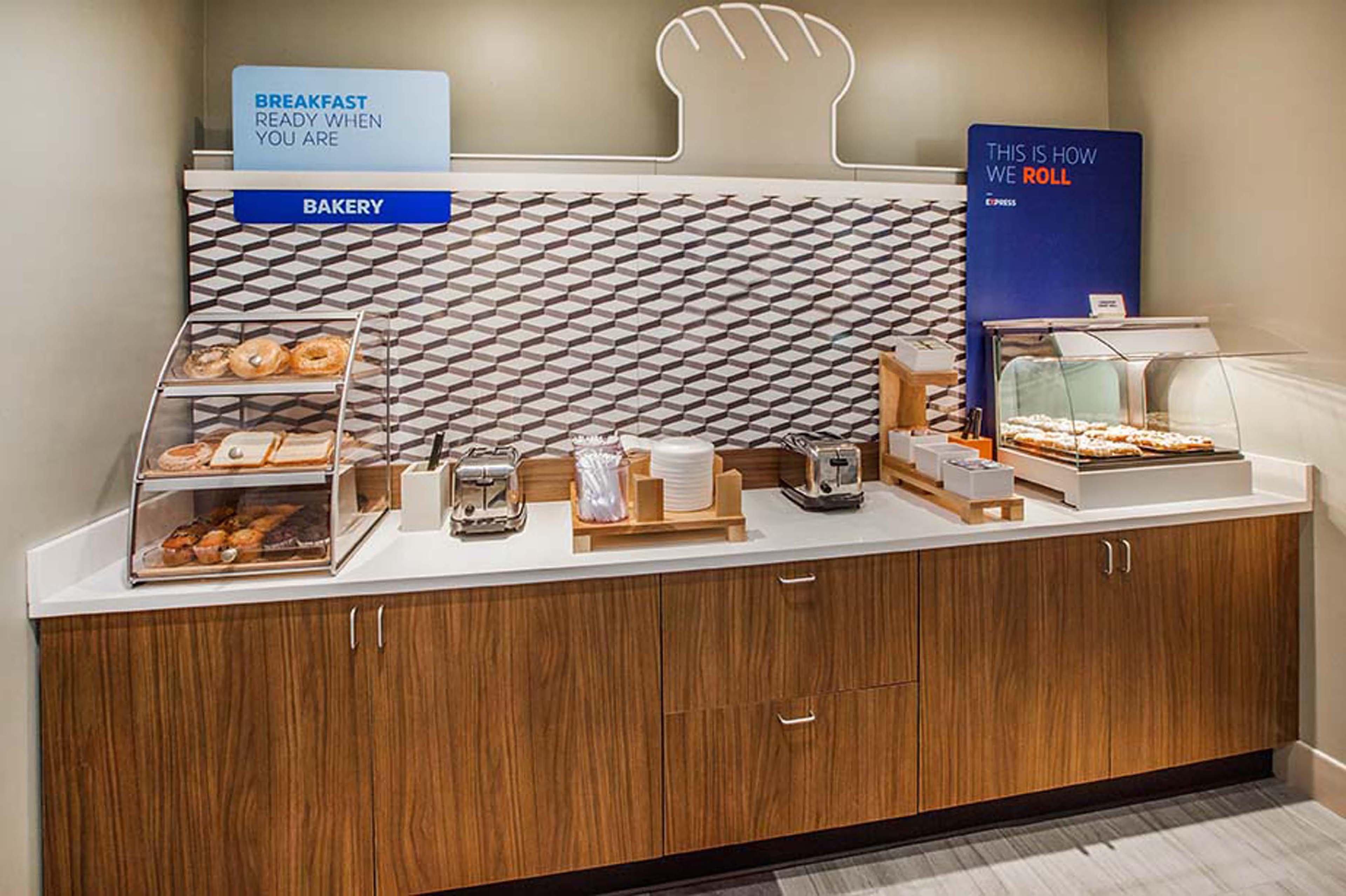 Holiday Inn Express & Suites Jackson/Pearl International Airport Екстер'єр фото