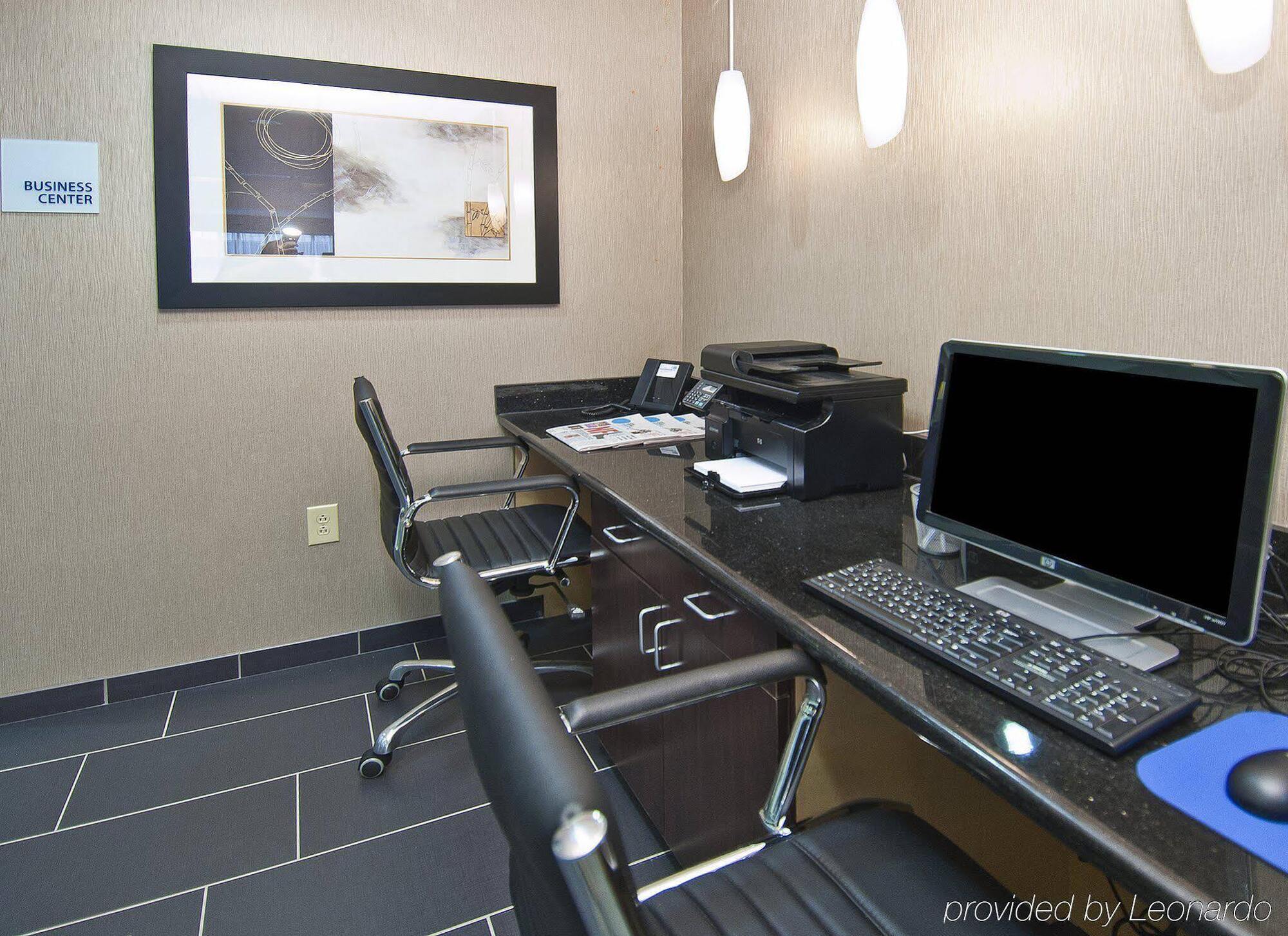 Holiday Inn Express & Suites Jackson/Pearl International Airport Екстер'єр фото
