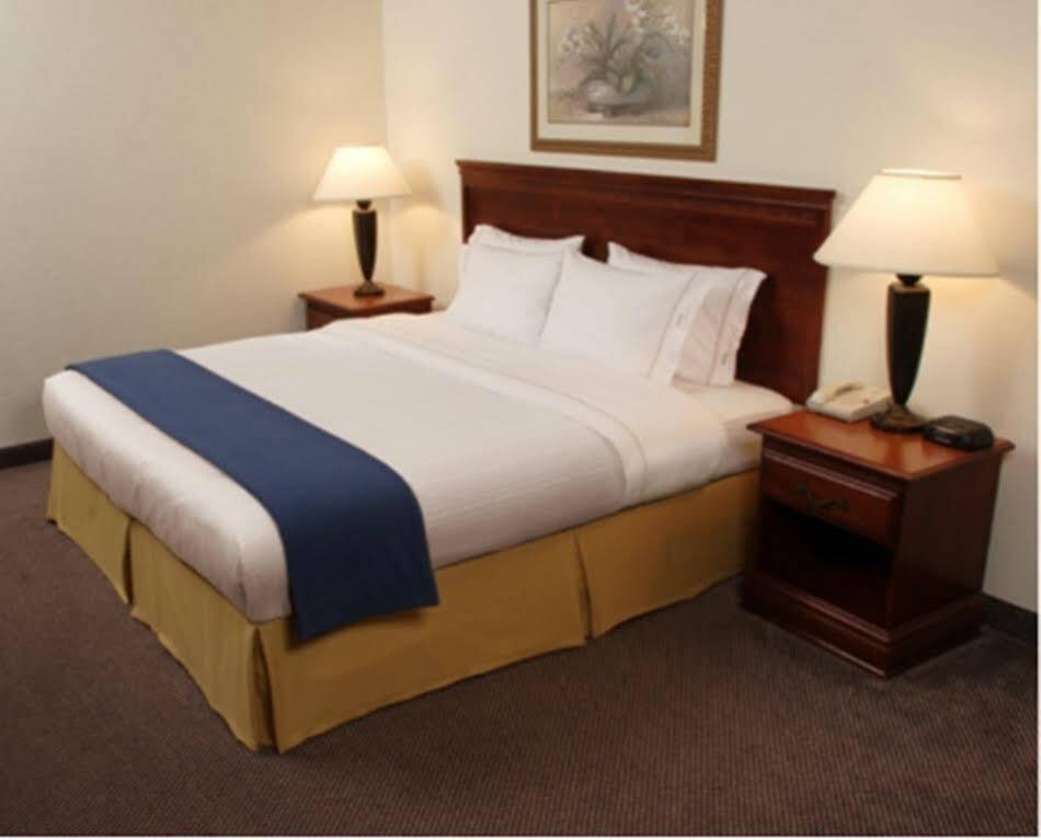 Holiday Inn Express & Suites Jackson/Pearl International Airport Екстер'єр фото