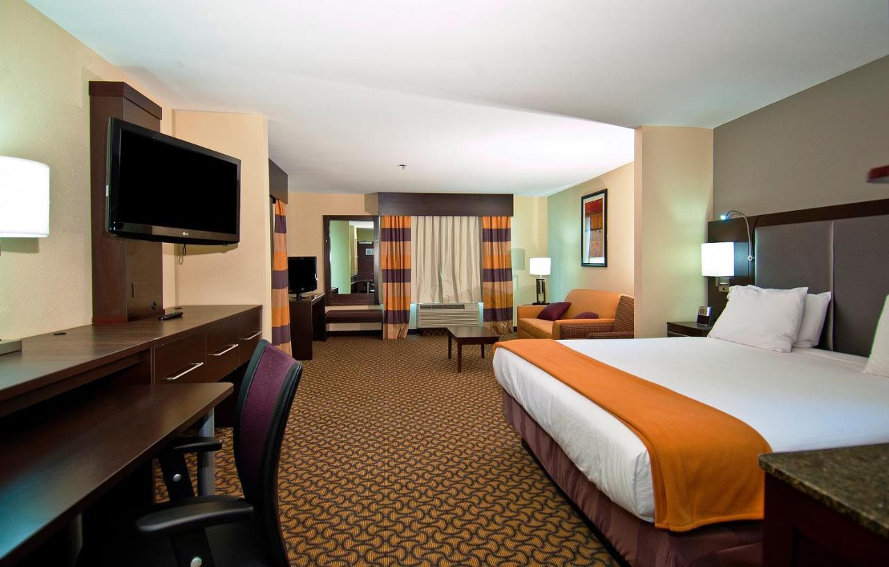 Holiday Inn Express & Suites Jackson/Pearl International Airport Екстер'єр фото